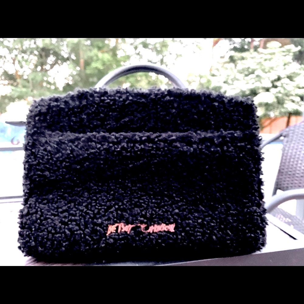 🔥BETSEY JOHNSON Sherpa Purse 👜